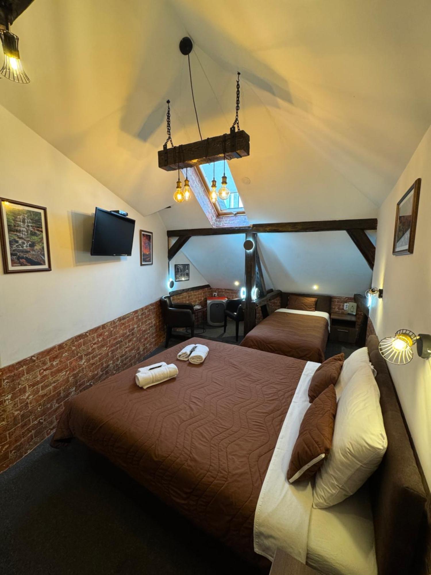 Pirocanac Rooms & Restaurant "Breakfast-Lunch-Dinner" Pirot Esterno foto