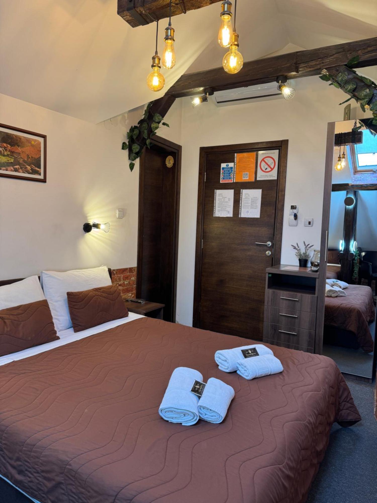 Pirocanac Rooms & Restaurant "Breakfast-Lunch-Dinner" Pirot Esterno foto
